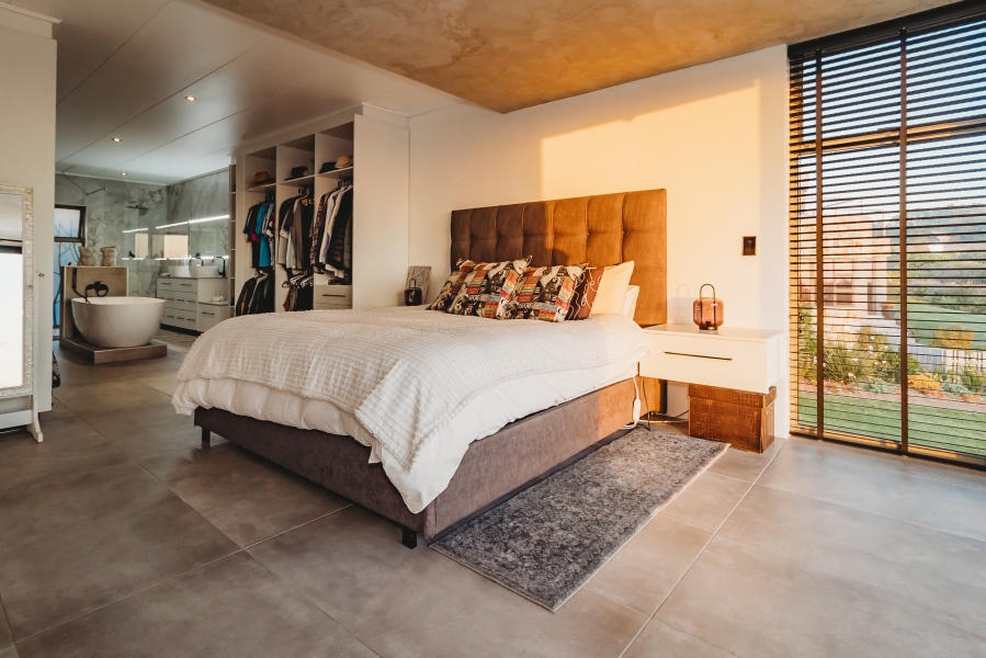 4 Bedroom Property for Sale in Herolds Bay Western Cape